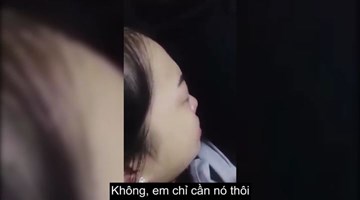 Cười ngất với cô gái ôm người yêu khóc như 'mưa' khi bị bạn thân... bỏ