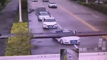 Xe sang Audi gặp tai nạn như phim kinh dị