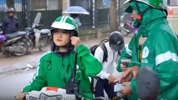 Một ngày làm việc từ sáng đến 12h đêm của 'hot girl Grab'