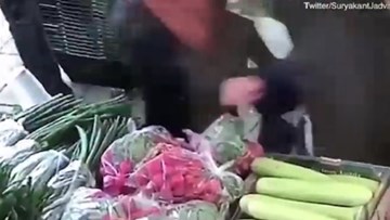 Thủ đoạn nữ quái móc túi 60 triệu đồng giữa chợ