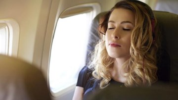 Điều gì xảy ra với cơ thể khi đi máy bay?