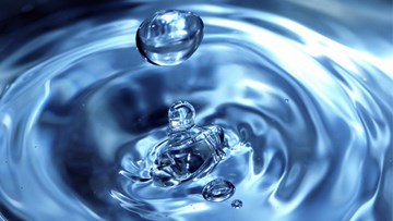 Vì sao không nên uống nước siêu tinh khiết?