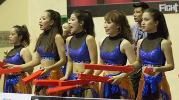 Màn so tài giữa hoạt náo viên Hanoi Buffaloes và Thanglong Warriors