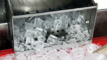 Nhiều lò sản xuất nước đá bẩn không ngừng mọc lên