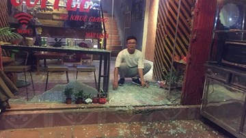 Mê trà sữa cô gái đâm sầm làm vỡ cửa kính của cửa hàng