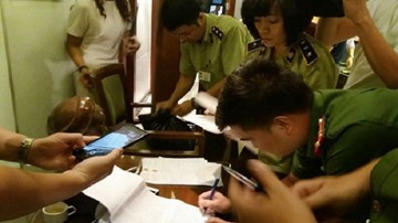 Thu giữ hơn 50 sản phẩm tại cửa hàng Khaisilk