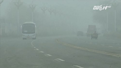 Sương mù dày đặc làm tê liệt giao thông nhiều tỉnh thành Trung Quốc