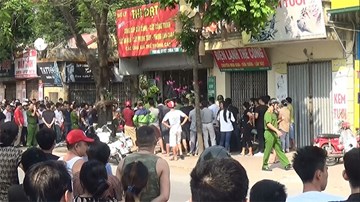 Hà Nội: Một phụ nữ bị khống chế bằng súng, bắt làm con tin