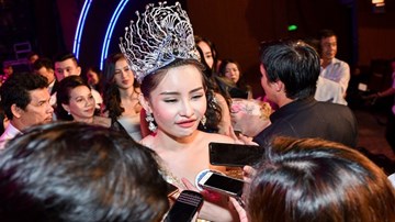 Tân Hoa hậu Đại dương: 'Tôi đã sửa mũi nhưng môi là tự nhiên'