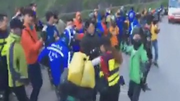 Cả trăm phượt thủ mở nhạc nhảy ầm ĩ giữa đường đèo hẹp