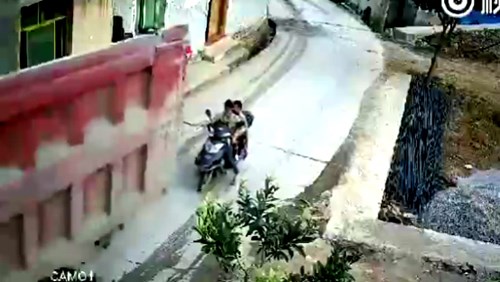 Xe tải tuột dốc 