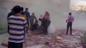 Chú rể suýt chết thảm trong ngày cưới vì trò đùa quá trớn của bạn cô dâu