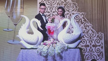 'Hot girl tuyệt tình cốc' Nga Tây xinh đẹp dù đang mang bầu trong ngày cưới