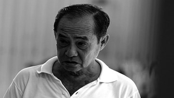 Cảm phục người cha 28 năm giúp con trai bệnh down thành người bình thường