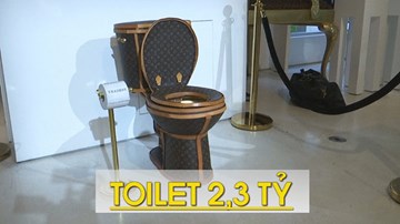 Điều gì làm nên chiếc toilet 2,3 tỷ nhiều người tranh nhau mua?