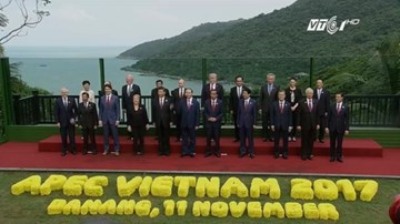 Lãnh đạo các nền kinh tế APEC chụp ảnh kỷ niệm