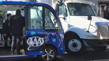 Hiện trường vụ tai nạn giữa xe buýt tự lái và xe tải ở Las Vegas