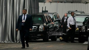 Mật vụ Mỹ lau 'Quái thú' bóng loáng chở Tổng thống Donald Trump