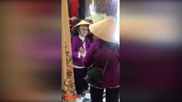 Cụ bà 103 tuổi ngỡ ngàng hỏi chuyện mình trong gương