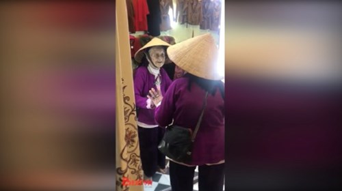 Cụ bà 103 tuổi ngỡ ngàng hỏi chuyện mình trong gương