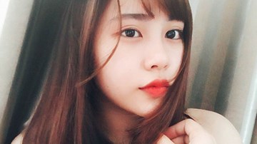 Chỉ ngồi yên và hát, nữ sinh xứ Nghệ gây sốt khi cover 'Đừng hỏi em'