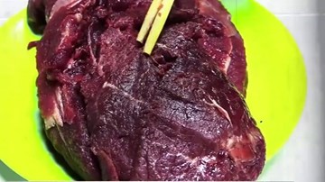 Cách phát hiện “thịt bò” hô biến từ lợn sề của “đồ tể”