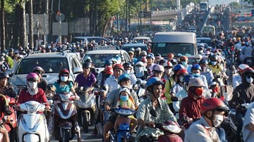 Nhánh cầu ‘giải cứu’ Tân Sơn Nhất kẹt nghiêm trọng ngày thông xe