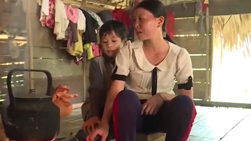 Tình yêu dành cho mẹ và ước mơ đến trường của cậu bé nghèo