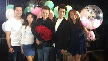 Màn cầu hôn của hai trai đẹp khiến bất cứ ai cũng ao ước