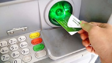 ATM bị cài đặt thiết bị sao chép khiến chủ thẻ mất tiền oan