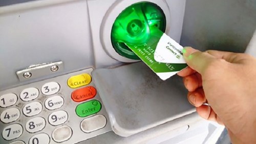 ATM bị cài đặt thiết bị sao chép khiến chủ thẻ mất tiền oan