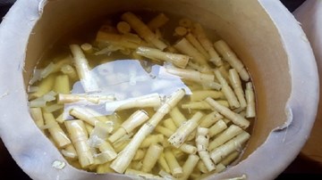 Phát hiện vụ làm trắng măng bằng nước tẩy quần áo