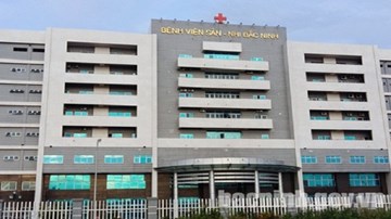 Trẻ 2 tháng tuổi tử vong sau tiêm kháng sinh: 5 y bác sỹ bị đình chỉ
