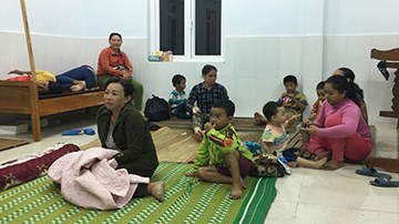 Người dân Khánh Hòa thở phào nghe tin bão suy yếu