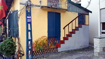 Bích họa đáng yêu len lỏi ngõ nhỏ Hà thành, rao vặt hết chỗ