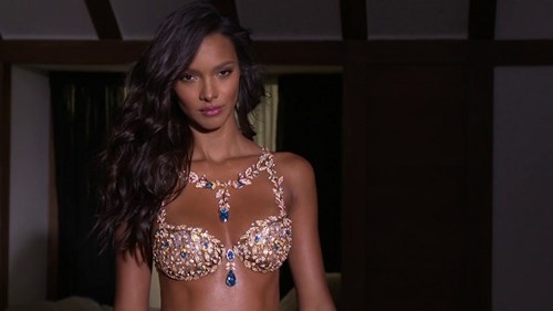 Cận cảnh món nội y nóng bỏng giá 45 tỷ đồng của Victoria's Secret