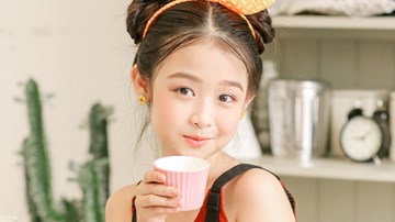 Bé Bảo Ngọc làm MV tặng thầy cô mừng ngày 20/11