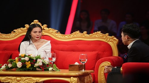 Thủy Tiên tiết lộ quá khứ bị lạm dụng, mẹ Công Vinh nói gì?