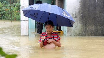 Người dân Quảng Nam lại tất bật 'chạy lũ'