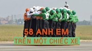 Kỷ lục thế giới:  58 anh em trên cùng một chiếc xe máy