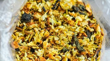 Hoa nhài khô bị phù phép thành “độc dược”