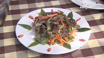 Gỏi cá bống nhảy lá kìm – Đặc sản của vùng rừng ngập mặn Vàm Sát