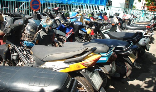 Hàng chục xe máy vô chủ tại ga Sài Gòn