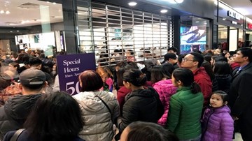 Black Friday 2017, nhiều cửa hàng thời trang tại Hà Nội 'thất thủ'