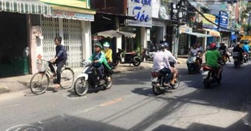 Rùng mình clip mở cửa GrabCar bất cẩn, cô gái chết tức tưởi