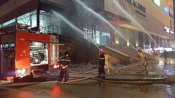 Quán trà sữa ở Hà Nội cháy dữ dội sau tiếng nổ lớn