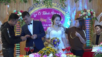 Cặp đôi hạnh phúc nhất năm: Người thân 'xếp hàng' trao vàng làm của hồi môn