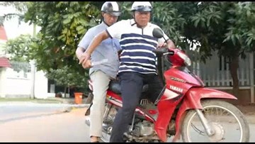 Thoát hiểm khi tài xế xe ôm bị khống chế cướp xe