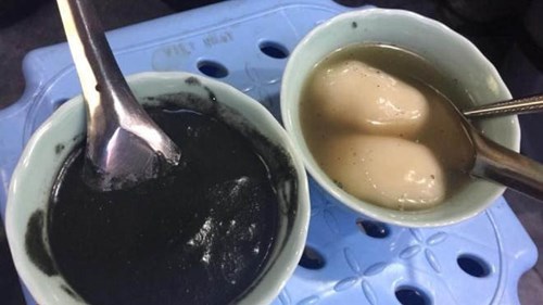 Đông nghịt người chờ đợi ăn bánh trôi tàu nhà cố nghệ sĩ Phạm Bằng
