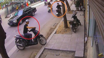 Hai thanh niên đi SH trộm xe máy cực nhanh giữa phố Hà Nội